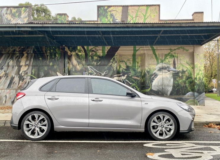 2020 Hyundai i30 v Toyota Corolla