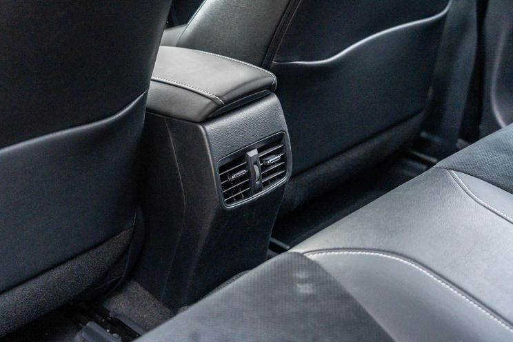 2020 Hyundai i30 v Toyota Corolla