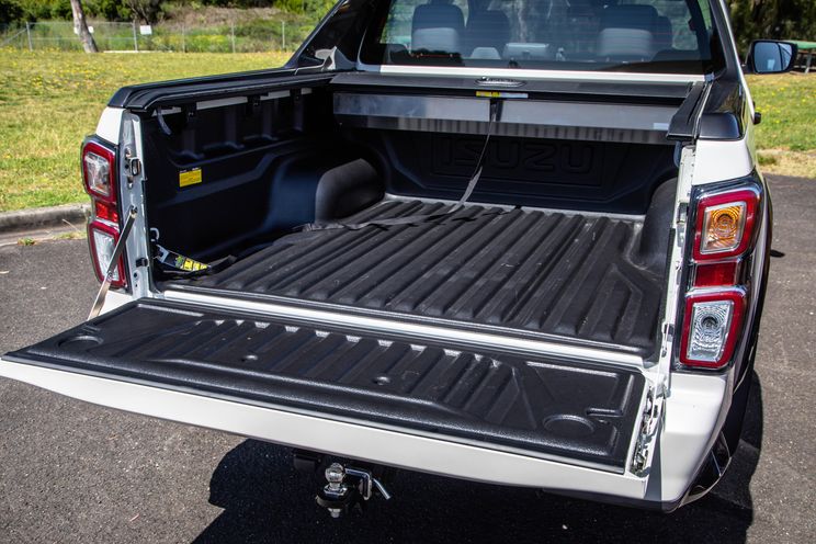 Specs comparison: 2021 Nissan Navara Pro-4X v Isuzu D-Max X-Terrain