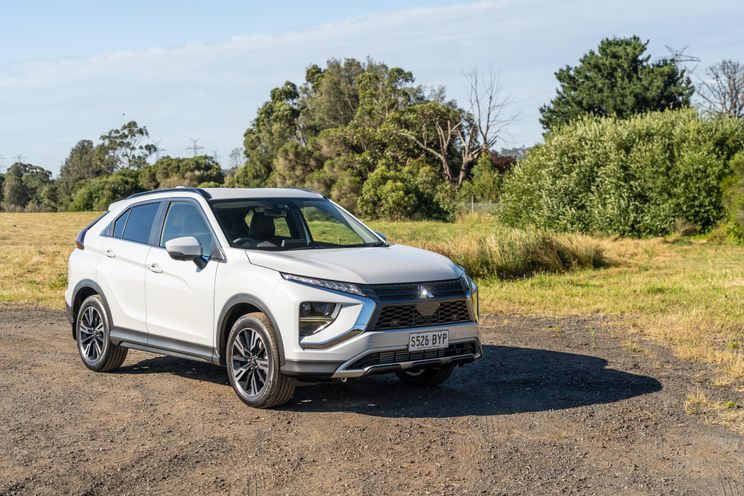 2021 Mitsubishi Eclipse Cross Aspire v Mazda CX-5 Maxx Sport comparison