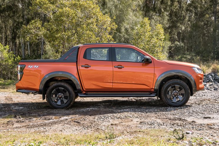 Specs comparison: 2021 Nissan Navara Pro-4X v Isuzu D-Max X-Terrain