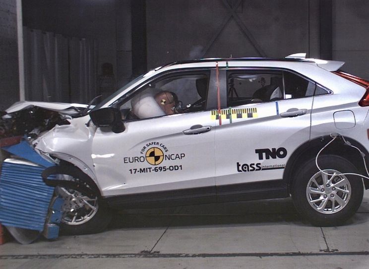 2021 Mitsubishi Eclipse Cross Aspire v Mazda CX-5 Maxx Sport comparison