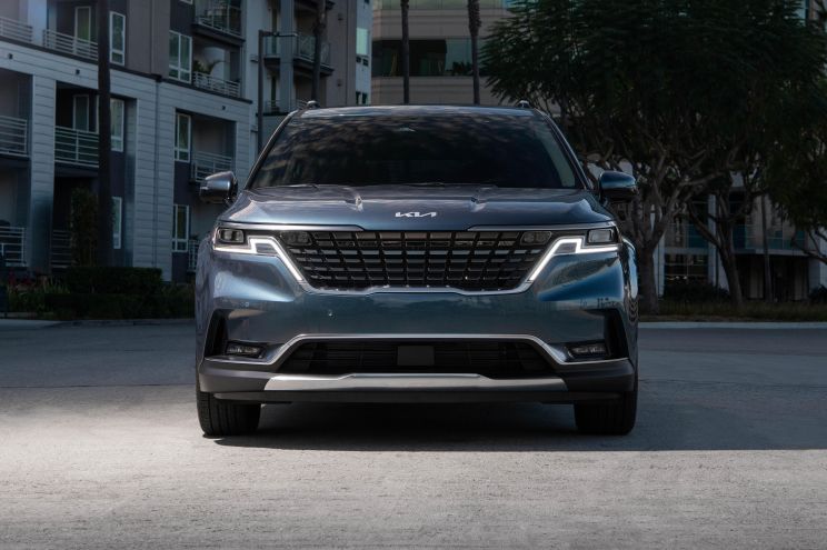 2022 Kia Carnival: New logo coming September, missing features delayed