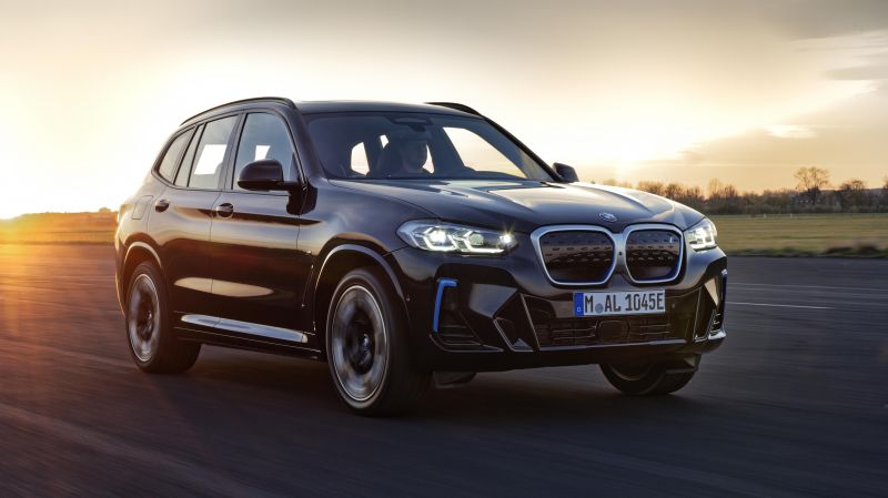 BMW IX3 Hero