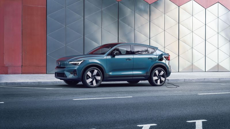 Volvo C40 Hero
