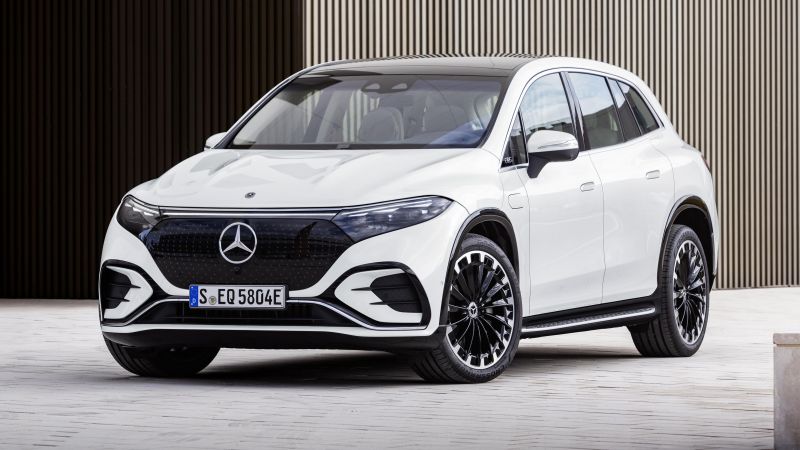 Mercedes-Benz EQS SUV Hero