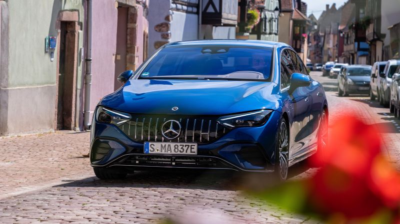 Mercedes-Benz EQS Hero