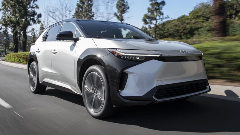 Toyota bZ4X Hero