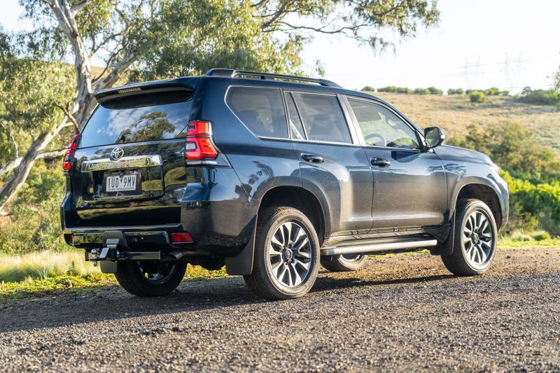 Toyota LandCruiser Prado Image