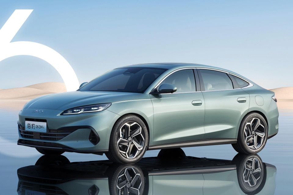 BYD Seal 06 mid-size PHEV sedan, wagon could battle Toyota Camry in Australia 1 byd seal 06 dm i 1