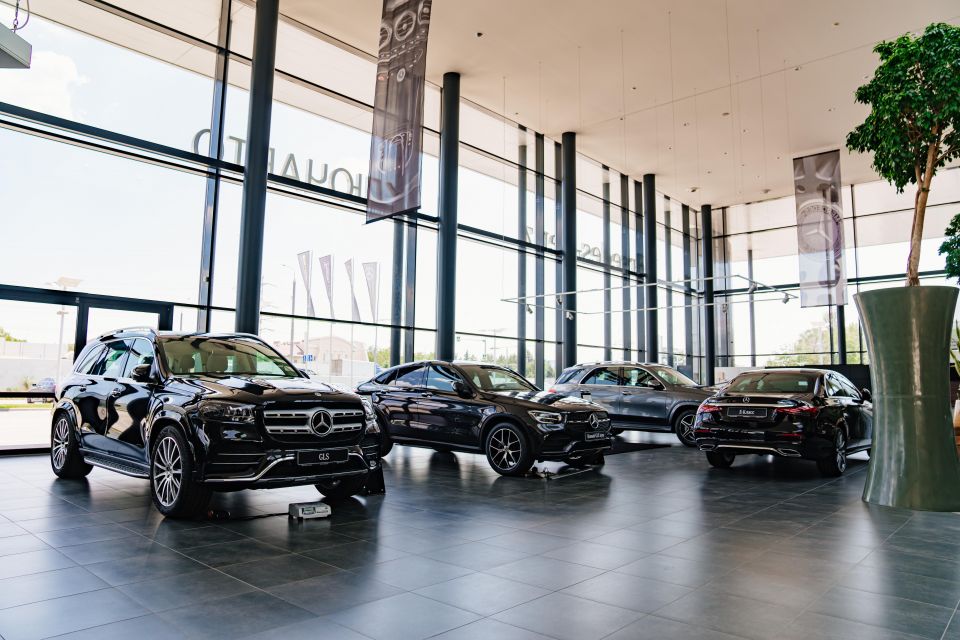 Mercedes Benz Dealership Showroom 1