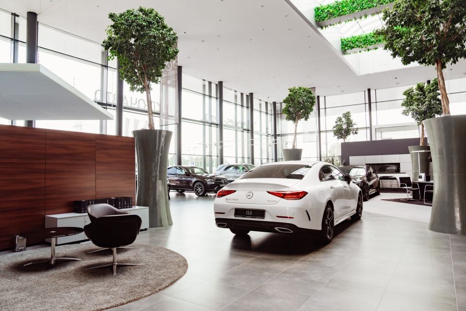 Mercedes Benz Dealership Showroom 2