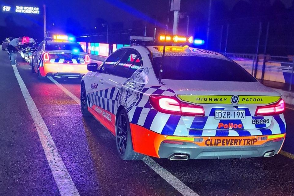 Nsw Police Force Highway Patrol Bmw 5 Series Chrysler 300