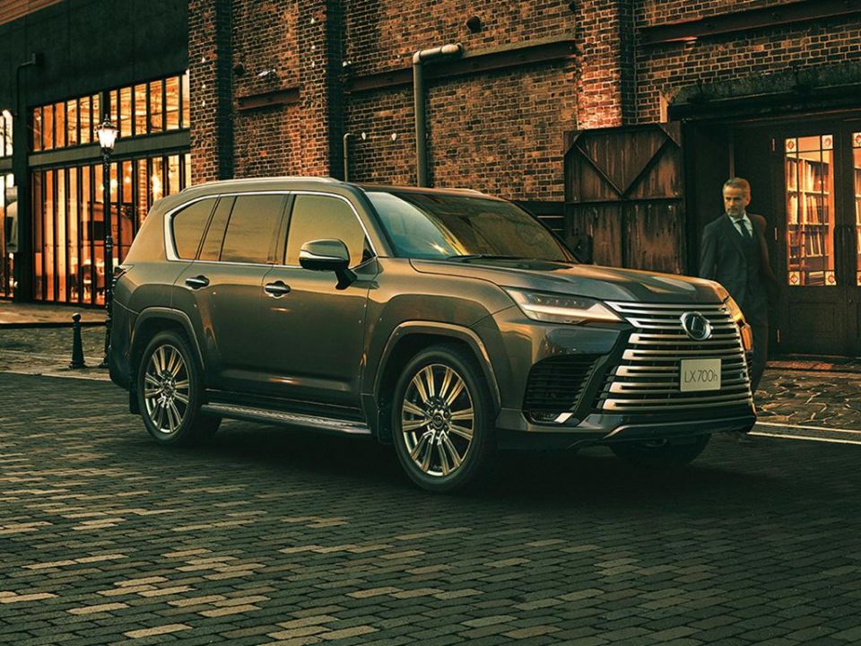 2025 Lexus LX700h US 20241010 01 17 S