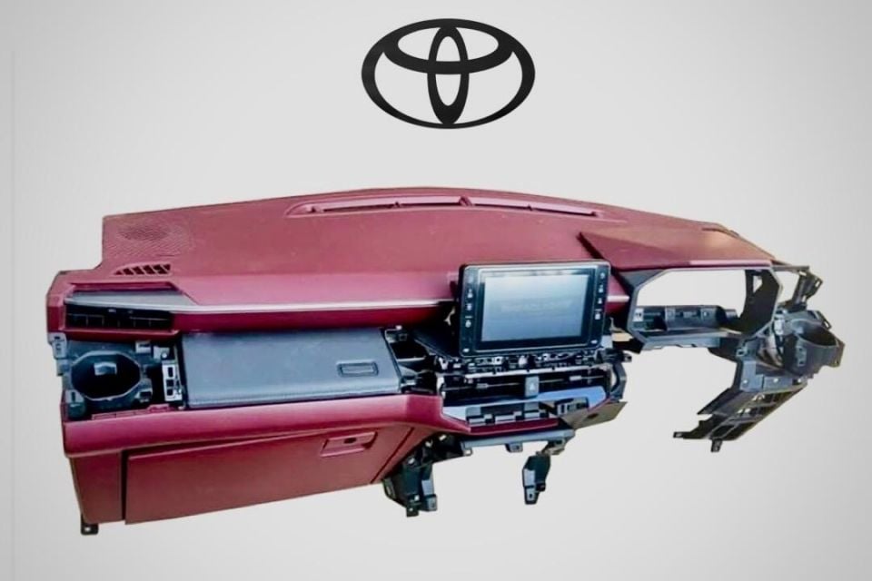 2026 Toyota Hilux Dash 1