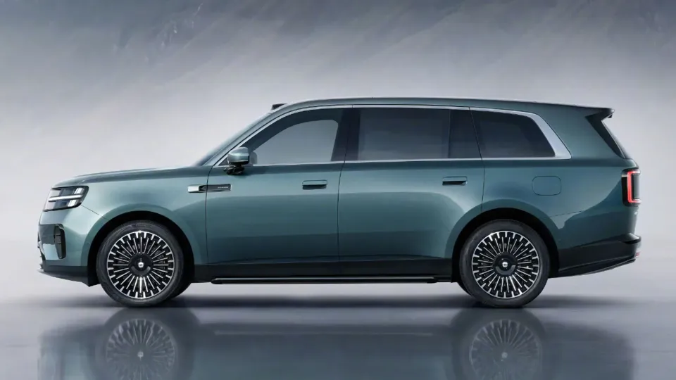 A teal Xiaomi SkyNomad N90 large SUV seen from the side