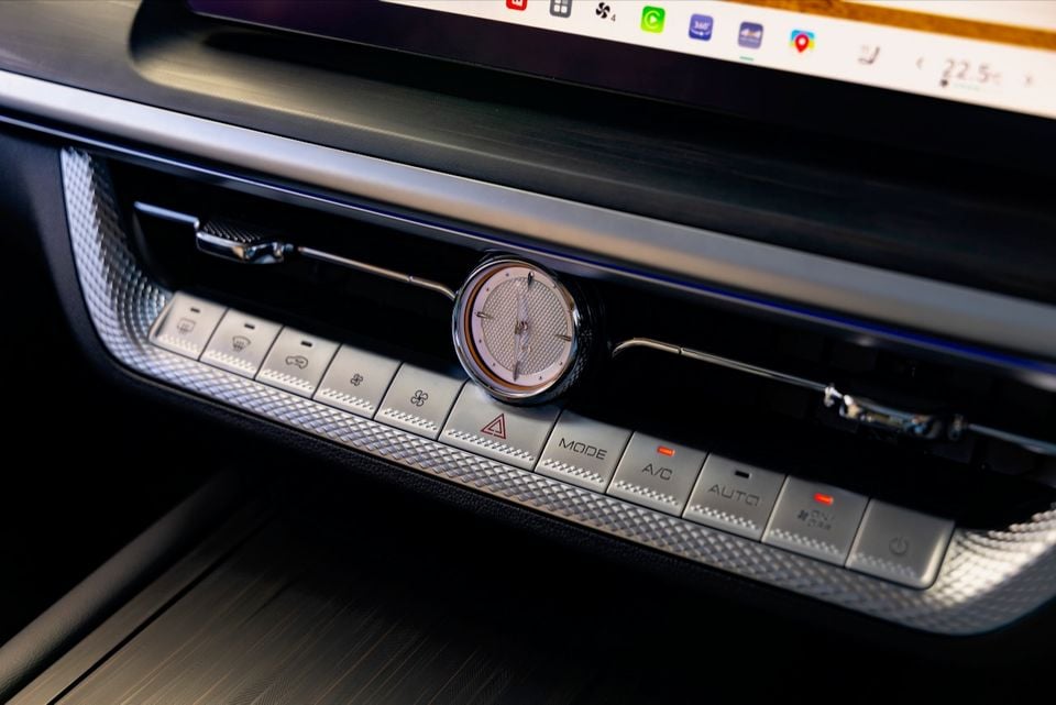 Close-up of the climate control buttons and analog clock on the centre console of a 2026 GWM Tank 500