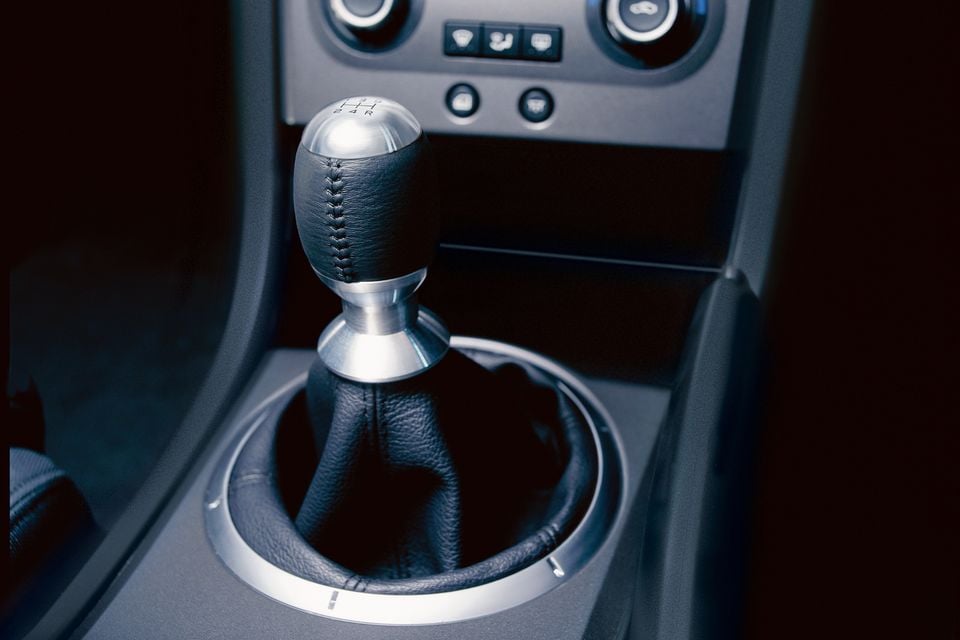Close-up of a manual gear shifter with leather knob in a 2002 Ford Falcon BA