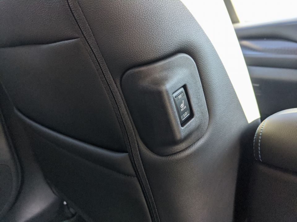 No air vents to the back seat, just one heat switch
