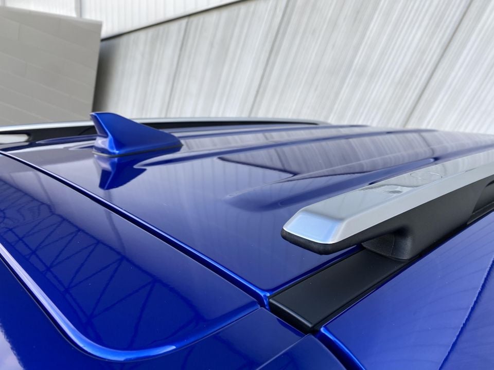 2020 Kia Seltos shark fin antenna and roof creases