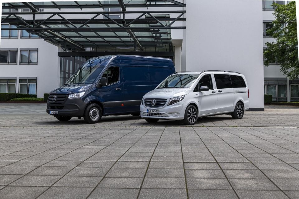 Mercedes-Benz eSprinter (left) und Mercedes-Benz eVito Tourer (right)