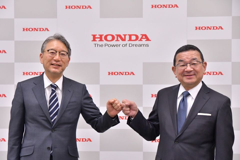 Toshihiro Mibe and Takahiro Hachigo