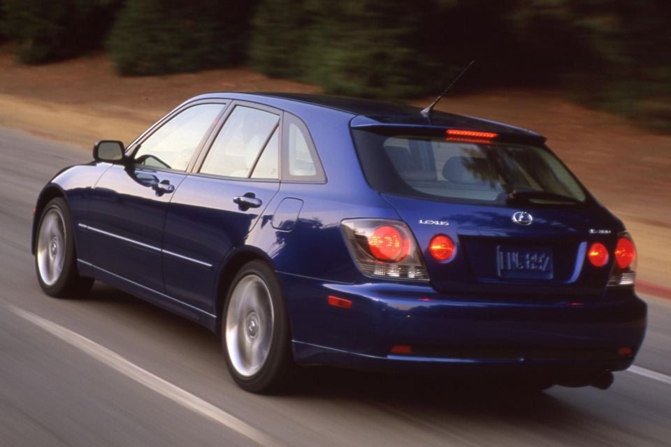 Lexus IS SportCross