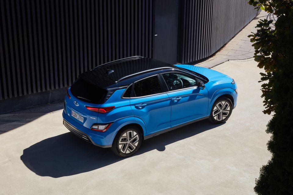 Note: Highlander model shown