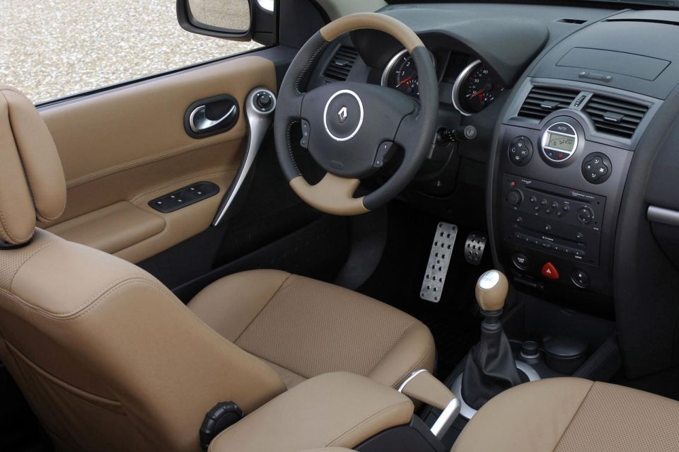 non-AU spec Renault Megane CC interior