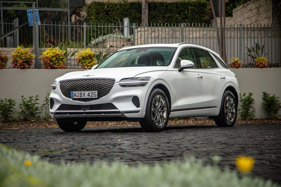 Combustion-powered GV70