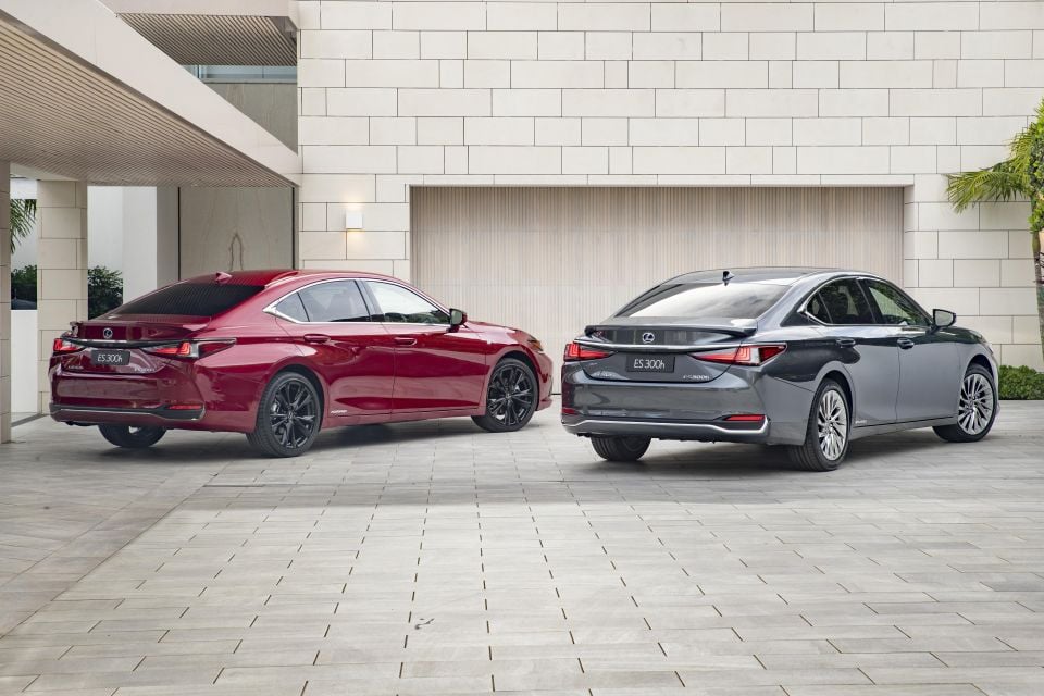 ES300h F Sport (left), ES300h Sports Luxury (right)