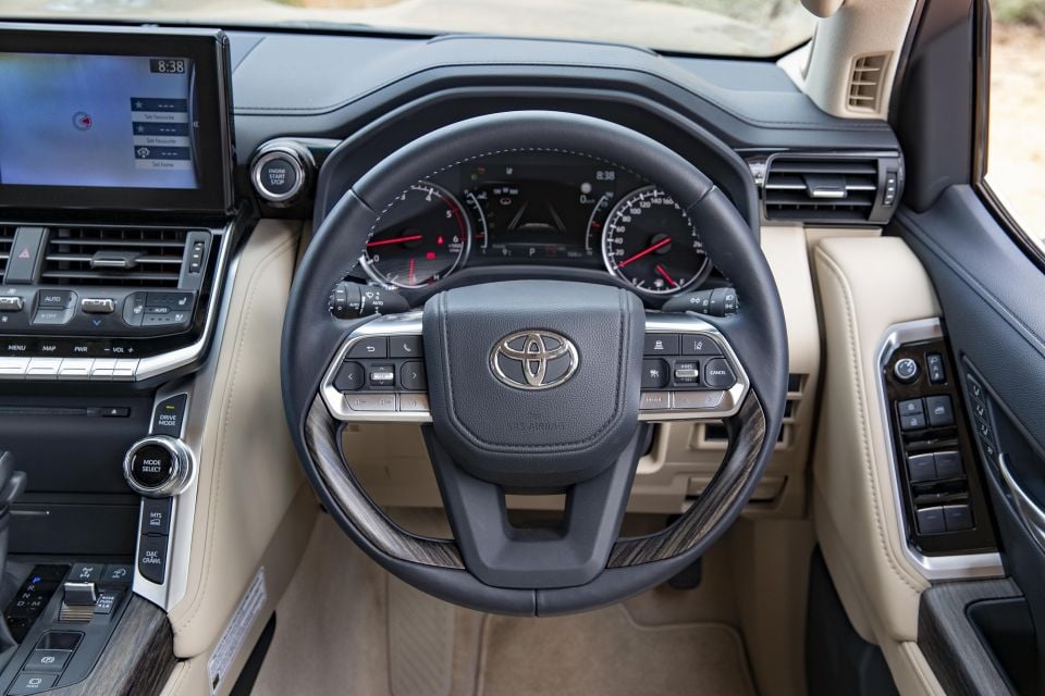 LandCruiser 300 Series Sahara