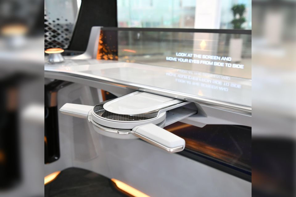 Hyundai Mobis folding steering wheel system