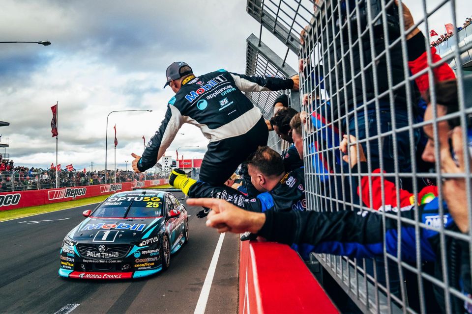 Walkinshaw Andretti United wins Bathurst