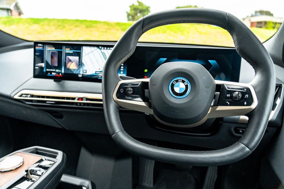 BMW iX