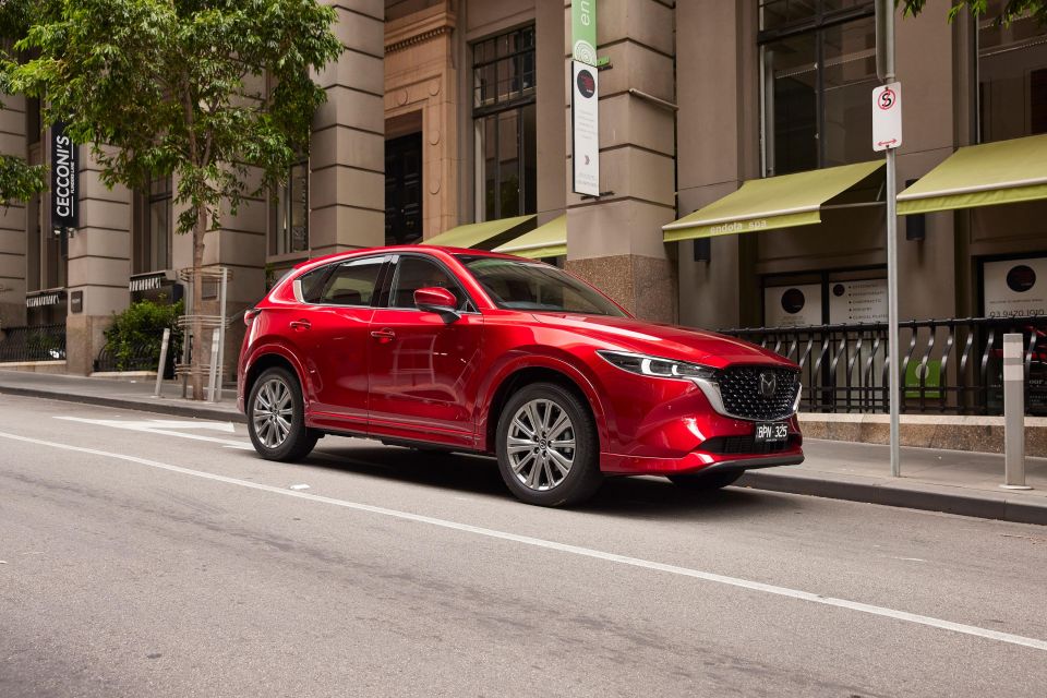 CX-5 Akera shown