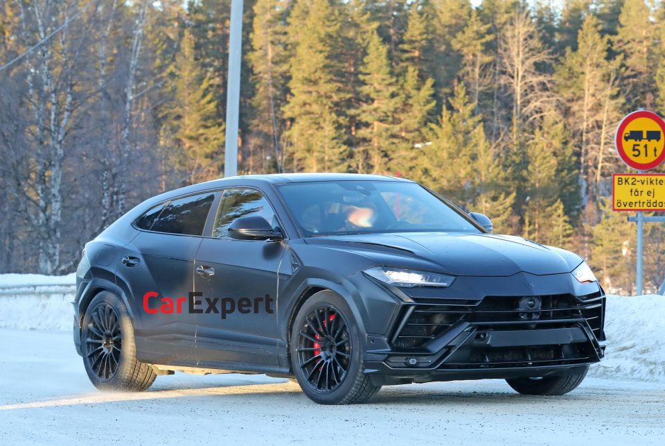 Urus EVO spied prototype