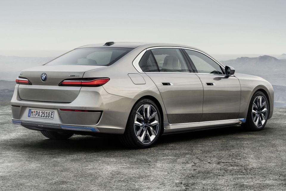 BMW i7