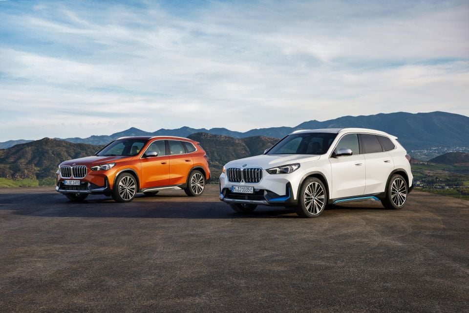 2023 BMW X1 (left) and 2023 BMW iX1 (right)