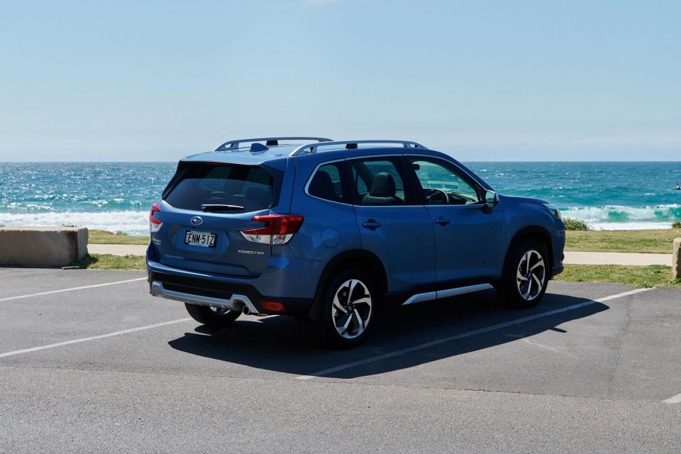 Forester 2.5i-S AWD shown