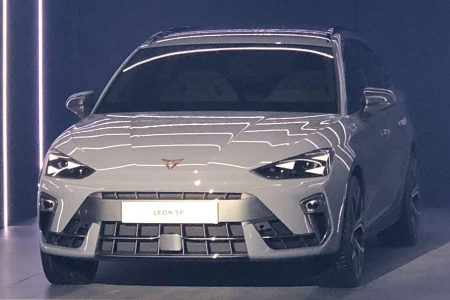 Facelifted Leon