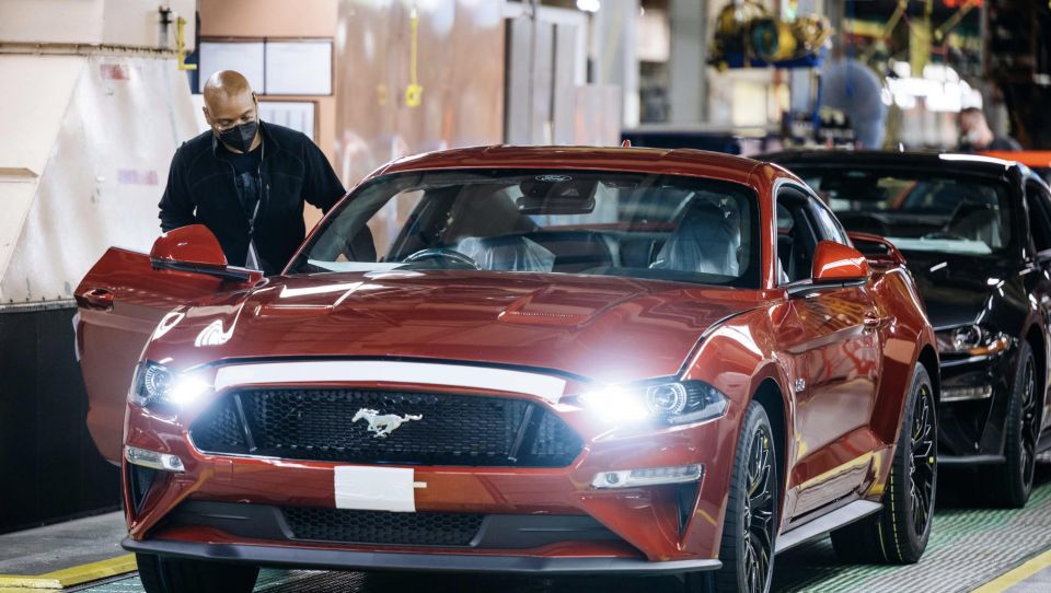 Outgoing Mustang