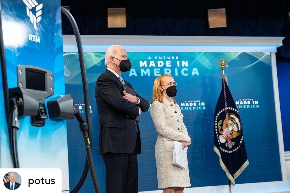 Tritium CEO Jane Hunter with President Biden