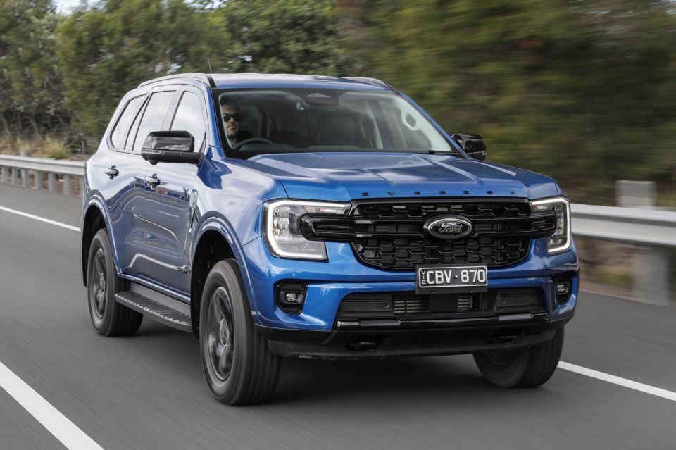 Everest Sport 4×4 shown