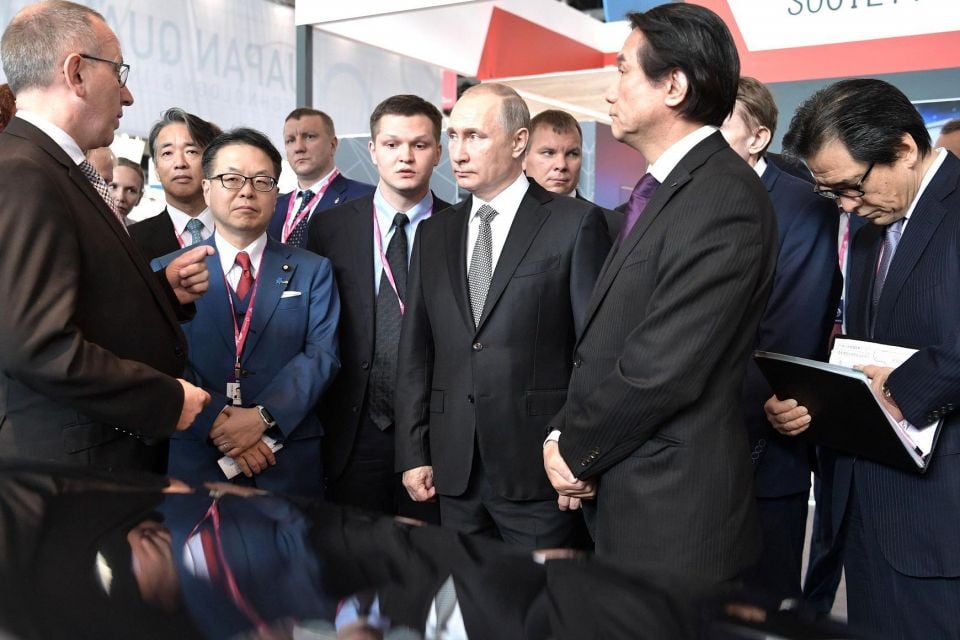 Vladimir Putin with Nissan executives in 2017