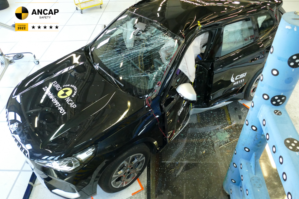 BMW X1 crash test