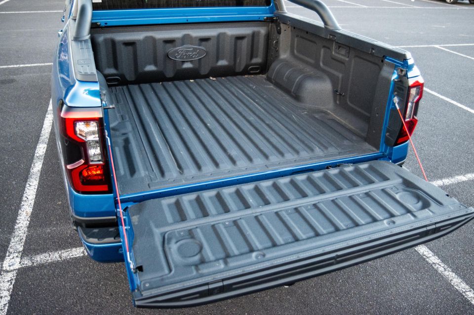 XLT dual-cab pickup