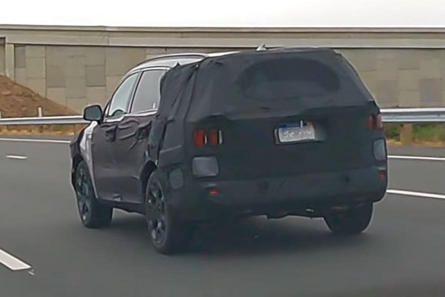 Spied Sorento prototype