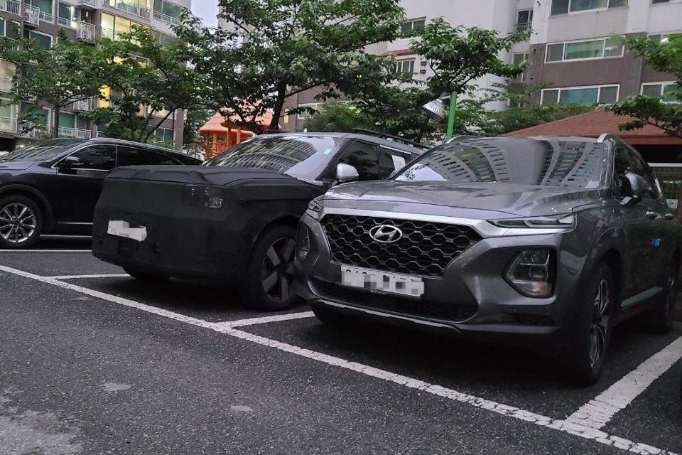 2024 Santa Fe next to previous-generation model