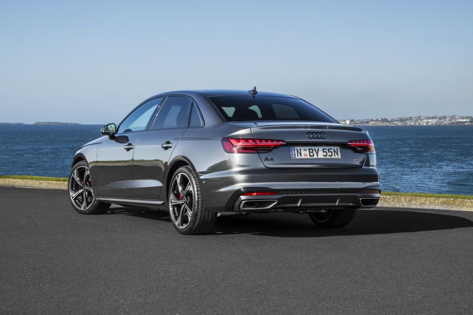 A4 Sedan Dynamic Black